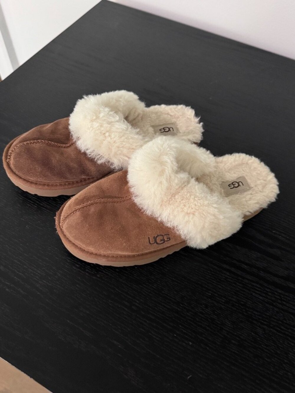 UGG Scuffette II Girls Chestnut Suede Sheepskin Slippers, Size 4,Great Condition - Picture 2 of 6